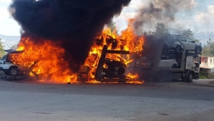 Bucak'ta araç yüklü tır yandı; 7 araç kül oldu