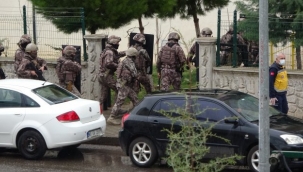 Diyarbakır'da dehşet! Silahlı saldırgan 4 kişilik aileyi rehin aldı 3'ünü yaraladı