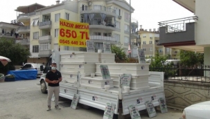 İnsanlar evde kalınca mezarcılar vatandaşın ayağına geldi
