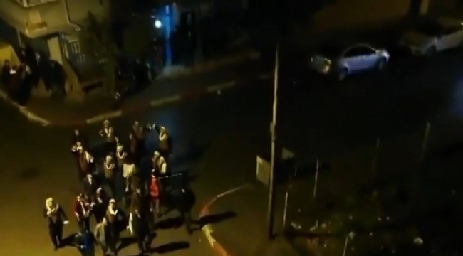 Koronaya rağmen kılıçlı düğün eğlencesi