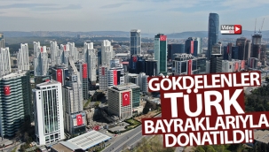 23 Nisan'da gökdelenler Türk bayraklarıyla donatıldı