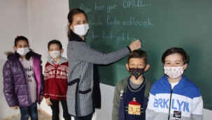 4 öğrencisi için köye taşınıp boş evi sınıfa dönüştürdü