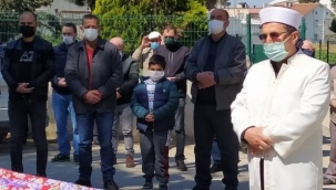 8 yaşındaki Halim'in en acı vedası...Annesinin cenaze namazını kıldı