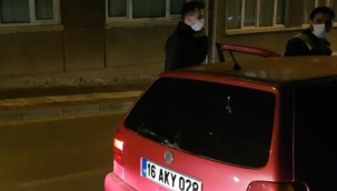 Araçtan çıkan kumandaya basan polis çıkan seslerle şaşkına döndü