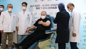 Bakan Varank gönüllü olduğu yerli aşıda ilk dozu yaptırdı