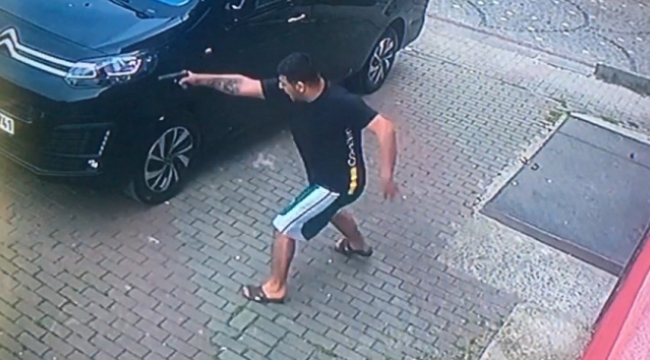 Balat'ta silahlı çatışma anları kamerada
