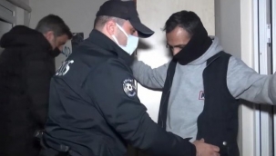 Terk edilmiş yurt binasında bıçakla yakalandı