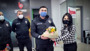 Bursa'da gazetecilerden polis ekiplerine 'ihbar'lı kutlama