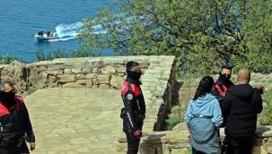 Cüzdanları çalınan Çinli turistler dertlerini polise bir türlü anlatamadı