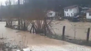 Dereler taştı köy sular altında kaldı