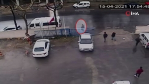 Güngören'de kamyonetin yayaya çarptığı feci kaza kamerada