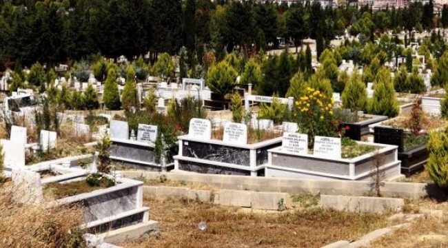 Hamitler Mezarlığı sıralı definlere kapanıyor