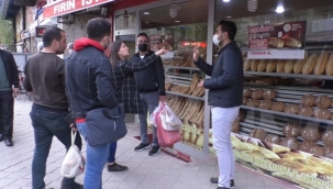Iğdır'da pide kuyruğunda maske tartışması