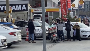 İstanbul'da kaza sonrası kasklı ve yumruklu kavga kamerada