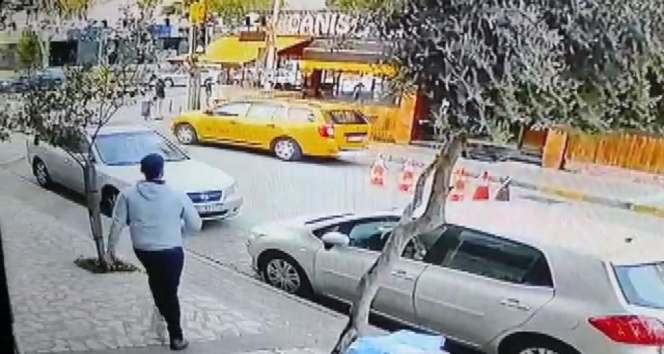 İzmir’de film gibi olay: Kaçırdığı taksi ile yayaya çarpan kadın, kovalamaca sonucu yakalandı
