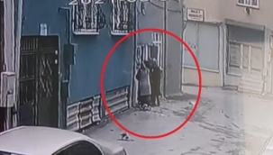 Kadın hırsızlar kredi kartı ile girdikleri evden servet götürdü