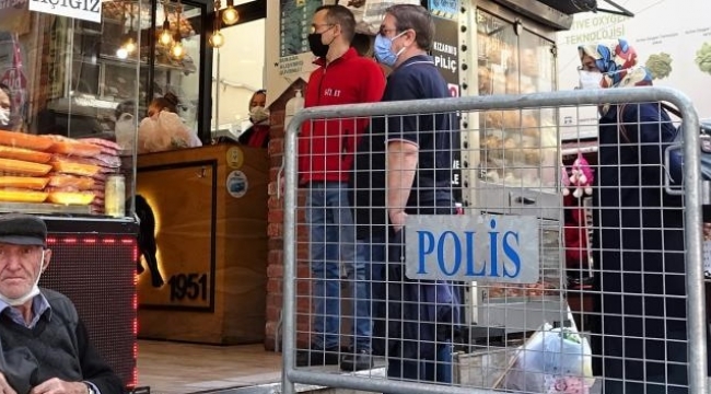 Kapanma öncesi et kuyruğunda kavga çıkmasın diye bariyerli önlem