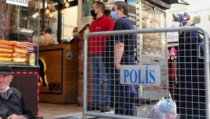 Kapanma öncesi et kuyruğunda kavga çıkmasın diye bariyerli önlem