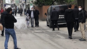 Kısıtlamayı dinlemeyen vatandaşlar sokaklara akın etti