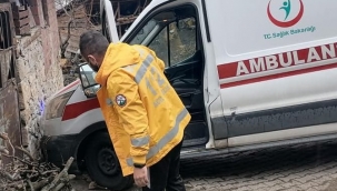 Korona hastasını almaya giden ambulans kaza yaptı