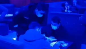 Korona virüsü hiçe saydılar...Kaçak meyhaneye baskın