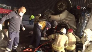 Kuzey Marmara Otoyolu'nda alçı yüklü tır devrildi