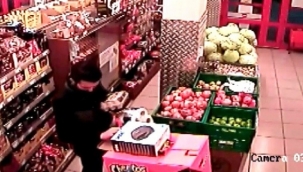 Marketten aldığı ürünleri bırakıp gözüne kestirdiği tost makinesini çaldı
