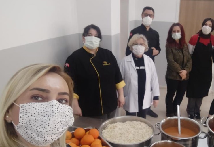 Meslek liseliler iftarını paylaşıyor