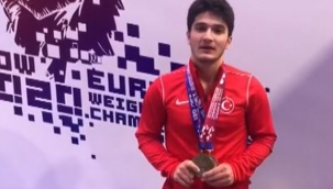 Muhammed Furkan Özbek, halterde Avrupa şampiyonu