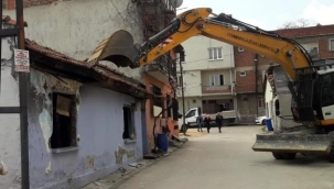 Osmangazi’de metruk binalar huzur ve güvenlik için yıkılıyor