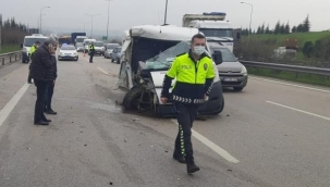 Otobanda hafriyat kamyonuna minibüs arkadan çarptı: 1 yaralı