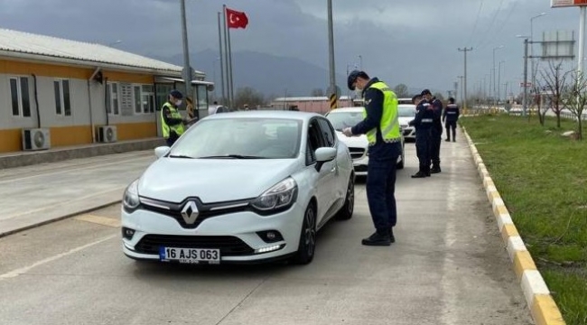 Polis ve jandarma şehrin giriş çıkışlarında göz açtırmıyor