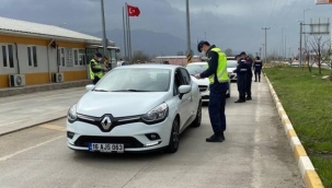 Polis ve jandarma şehrin giriş çıkışlarında göz açtırmıyor