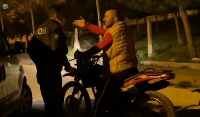Polisi görünce böyle kaçtılar