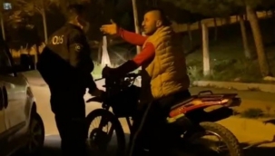 Polisi görünce böyle kaçtılar