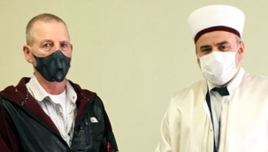 Ramazan ayından etkilendi Müslüman oldu