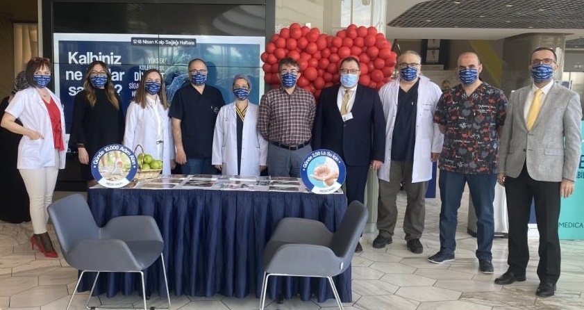 Sağlık çalışanlarından videolu kalp uyarısı