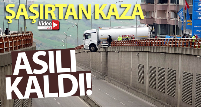 Samsun'da park halindeyken hareket eden tanker geçidin üzerinde asılı kaldı