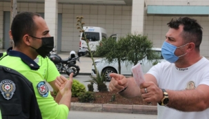 Sürücünün polisle 'Aracımda 1 trilyon var burada bırakamam' tartışması