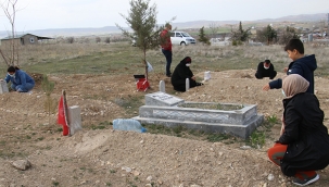 Virüsten aynı aileden 5 kişi 20 gün içinde vefat etti, çocukları herkesi uyardı