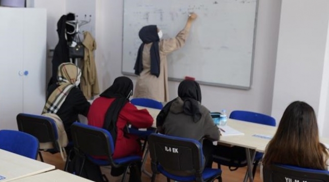 Yıldırım Belediyesi gençleri üniversiteye hazırlıyor