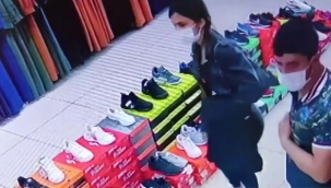 500 liralık ayakkabıyı hırkanın içine saklayıp çaldılar