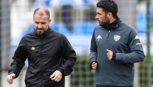 Bursaspor’da 6 futbolcu ve Teknik Direktör Mustafa Er kongreyi bekliyor