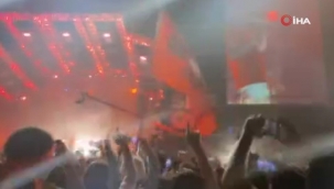 Covid-19'un sıfır noktasında binlerce kişi ile müzik festivali