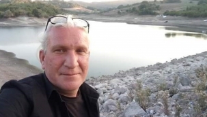 İşe gelmeyen arkadaşını evinde ölü buldu