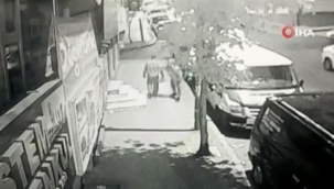 Küçükçekmece'de bir kişi yoldan geçenleri bıçakladı