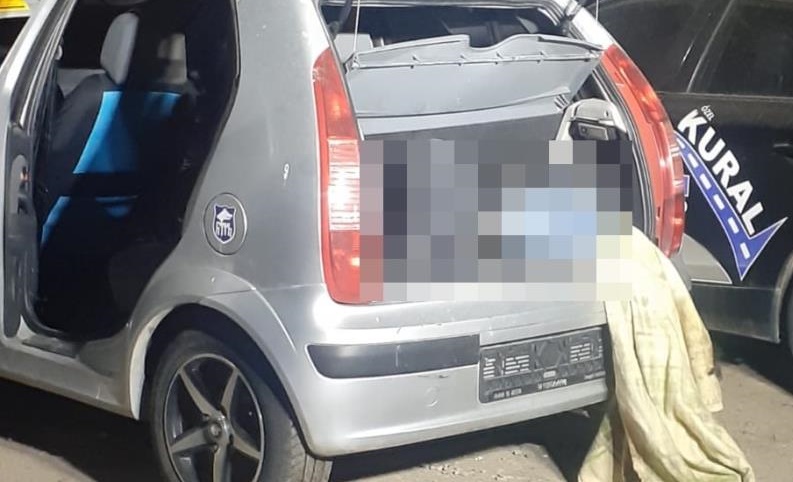 Park halindeki otomobilin bagajında erkek cesedi bulundu
