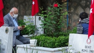 Şehit yakınları bayramın ilk günüde şehitliğe koştu