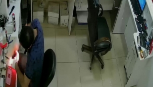 Telefon bataryası bomba gibi patladı