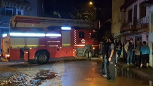 Yangını gören mahalleli sokağa döküldü